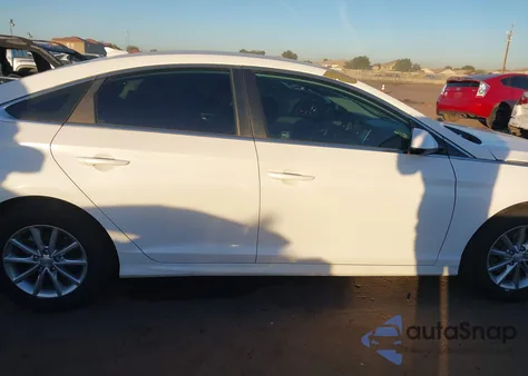 2019 Hyundai Sonata Se z USA, uszkodzony, nr VIN 5NPE24AF1KH744335